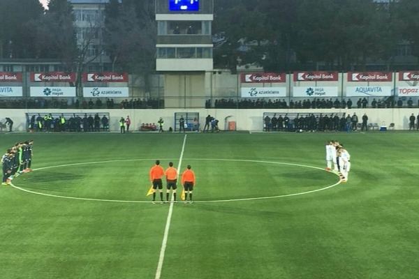 Sumqayıt - Qarabağ matçında dava düşdü -  Azarkeşlər oturacaqları qırdı